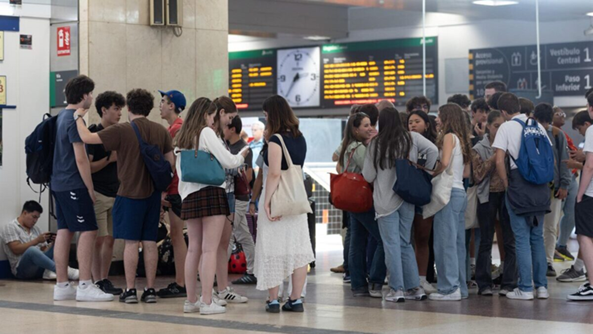 El Gobierno aprueba el programa ‘Verano Joven 2025’ con descuentos de hasta el 90% en transporte