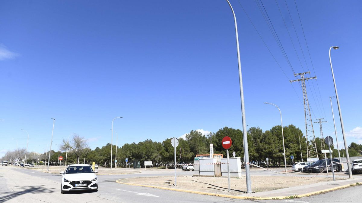 La nueva glorieta del Polígono Industrial Oeste recibe el impulso definitivo