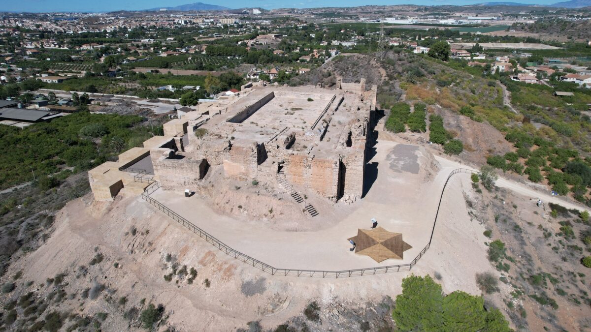 El Palacio Ibn Mardanís se transforma en escenario cultural al atardecer con música, visitas guiadas y observación del eclipse solar
