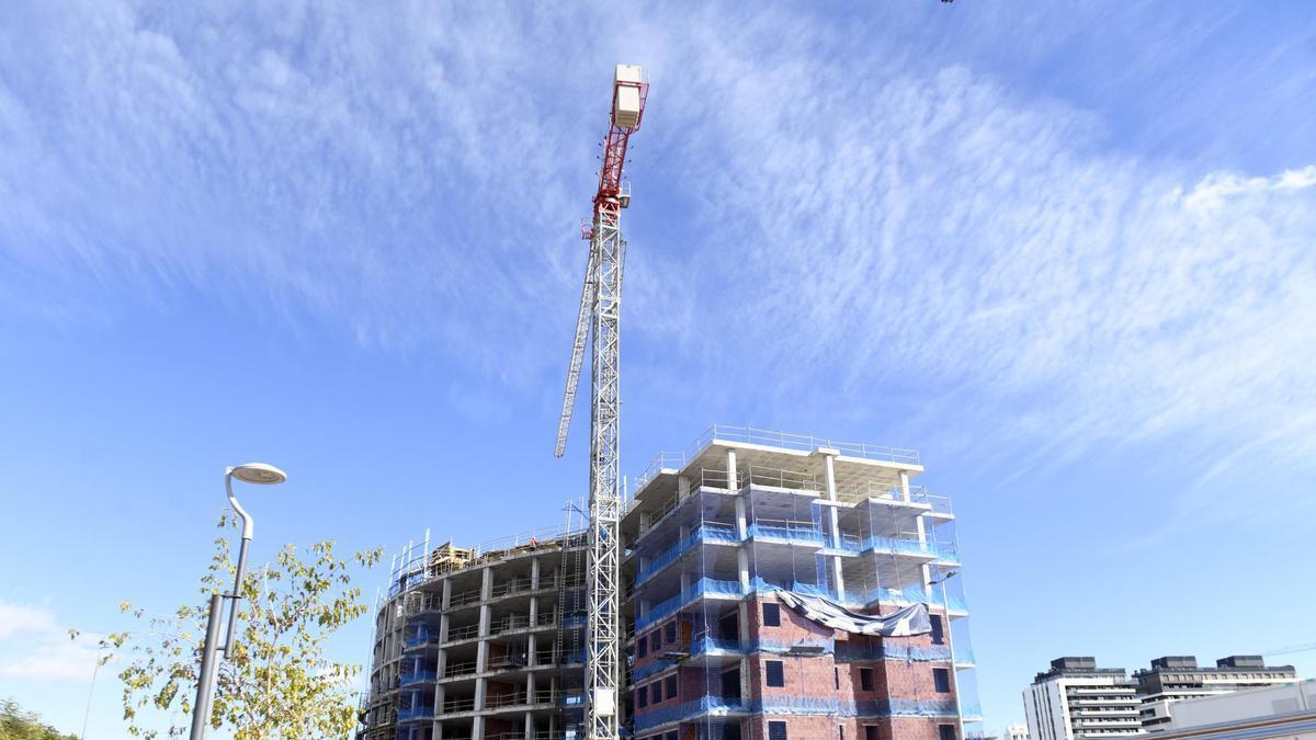 Luz verde a la nueva ley de vivienda de Murcia: más suelo, menos trámites y ventajas fiscales para comprar